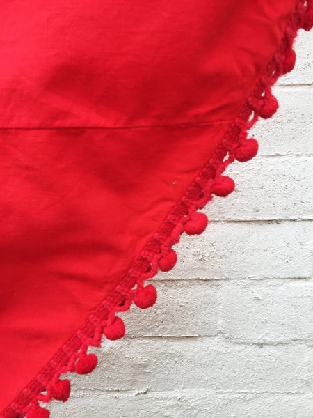 Vintage Round Pom Pom Table Cloth